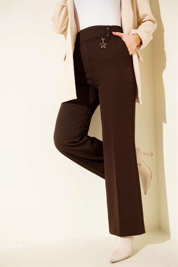 Coffee-colored trousers with accessories.
