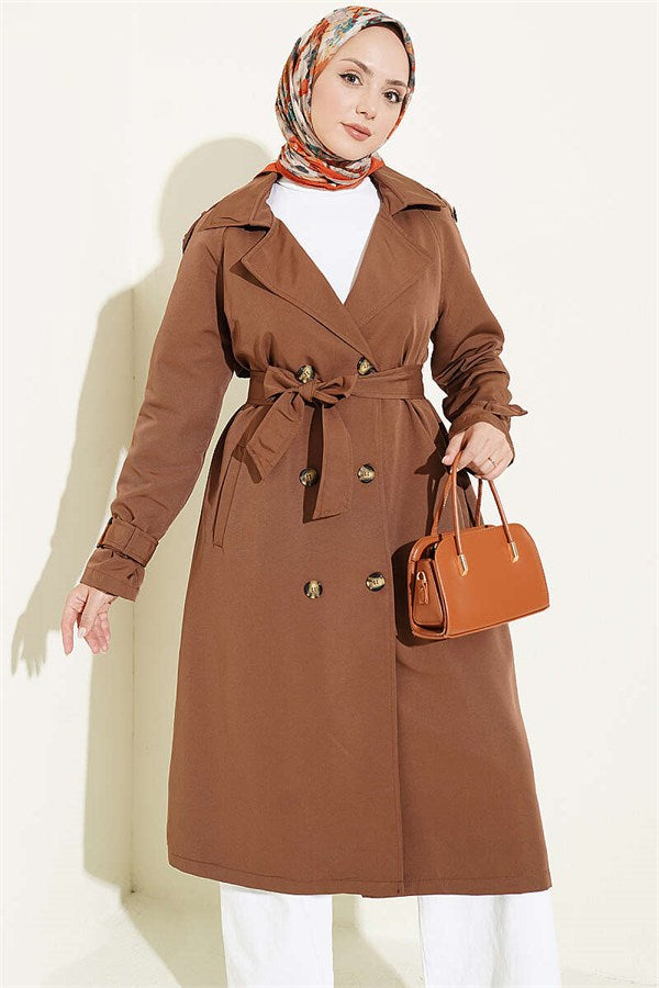 Double-breasted trench coat with epaulets, brown.
