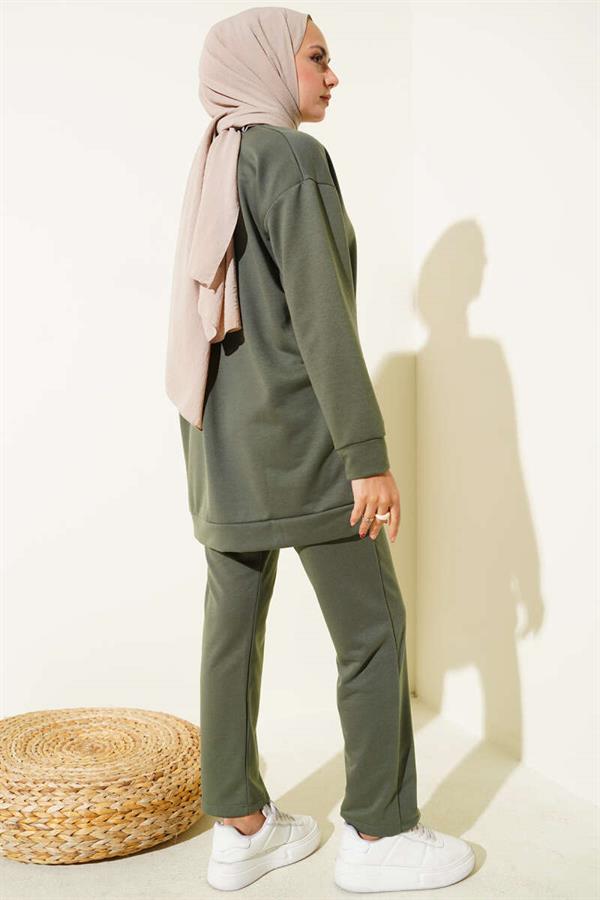 Basic 2 Piece Set Khaki with Emblem Detail