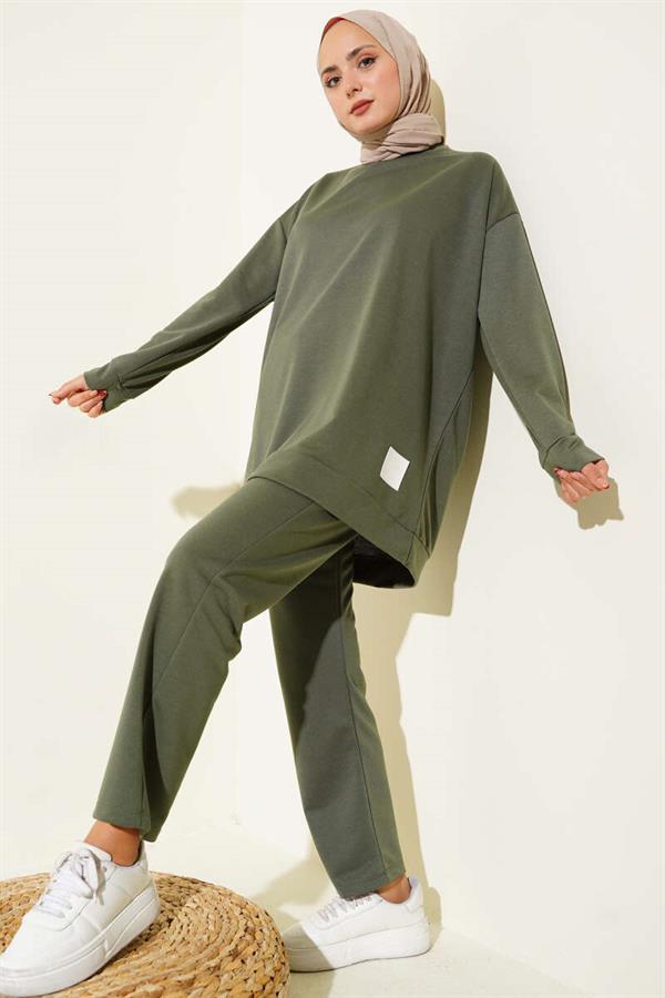 Basic 2 Piece Set Khaki with Emblem Detail