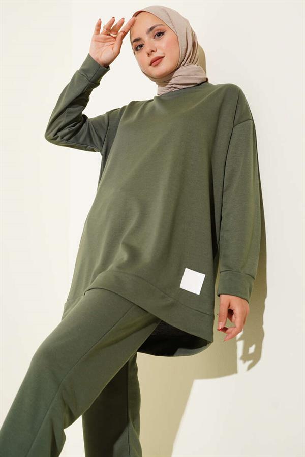 Basic 2 Piece Set Khaki with Emblem Detail