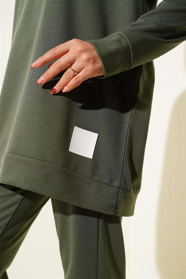Basic 2 Piece Set Khaki with Emblem Detail