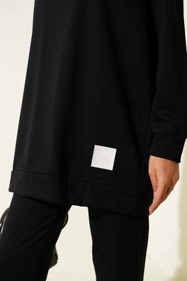 Basic 2 Piece Set Black with Emblem Detail