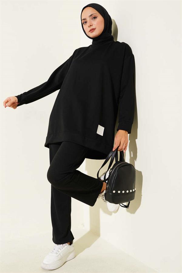 Basic 2 Piece Set Black with Emblem Detail