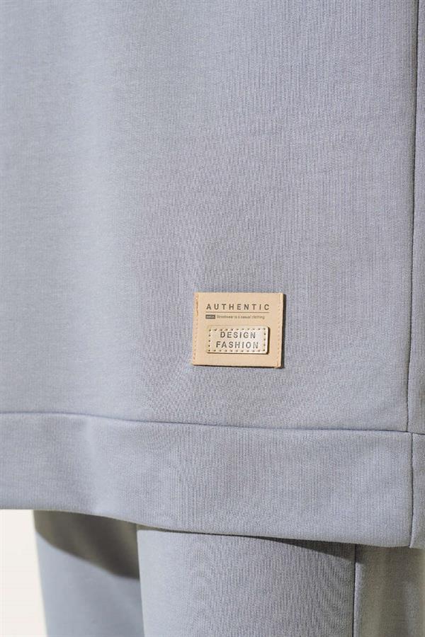 Crest Detailed 2 Piece Set Gray