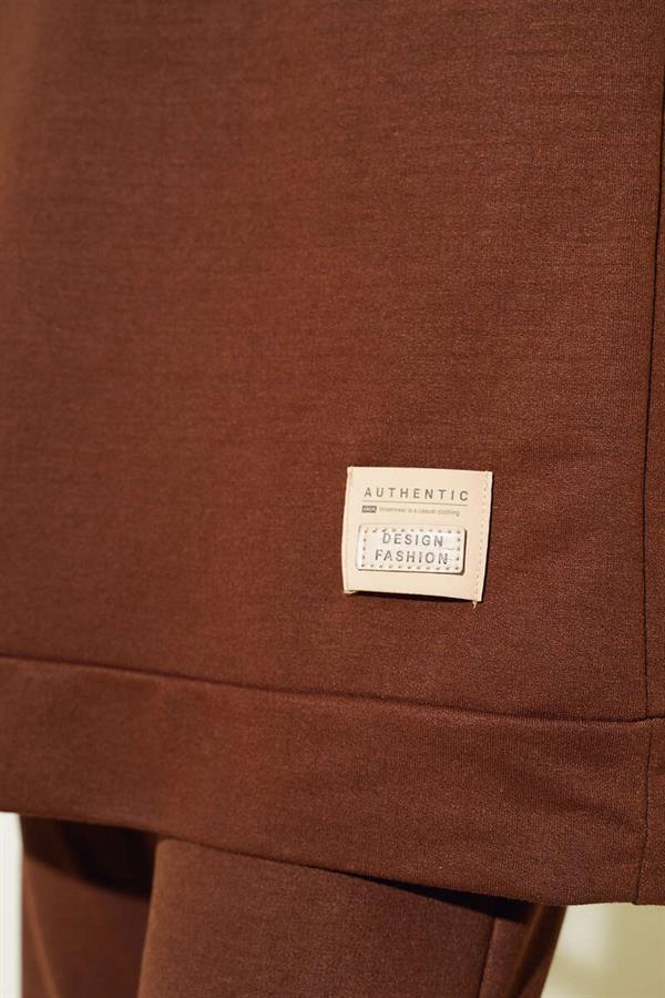 Emblem Detailed 2 Piece Set Brown