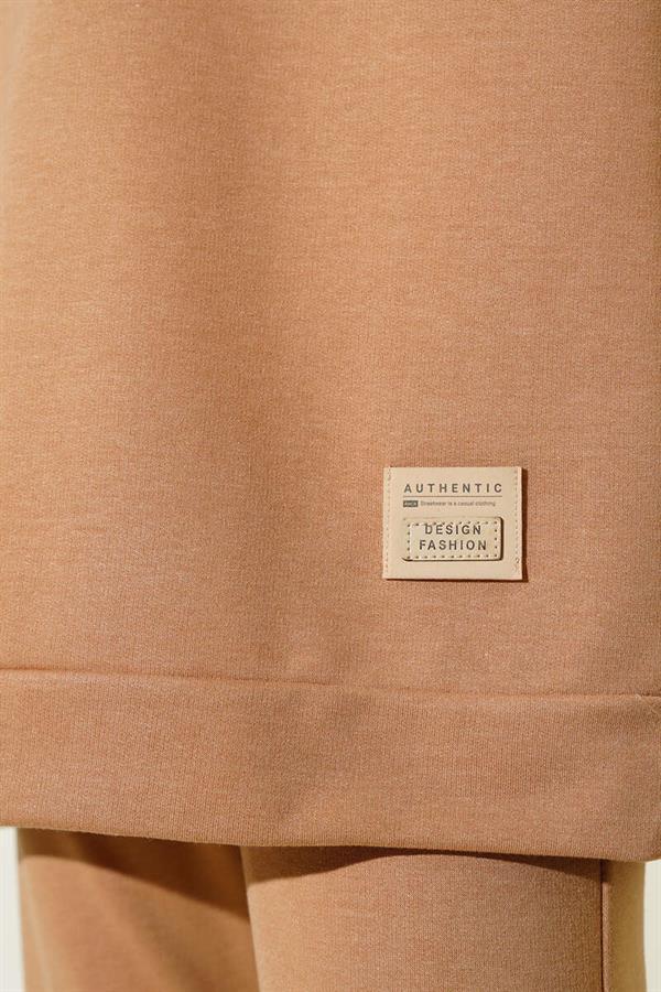 2 Piece Set Latte with Crest Detail