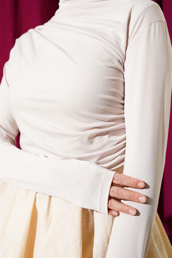 Turtleneck Side Gathered Sandy Blouse Beige