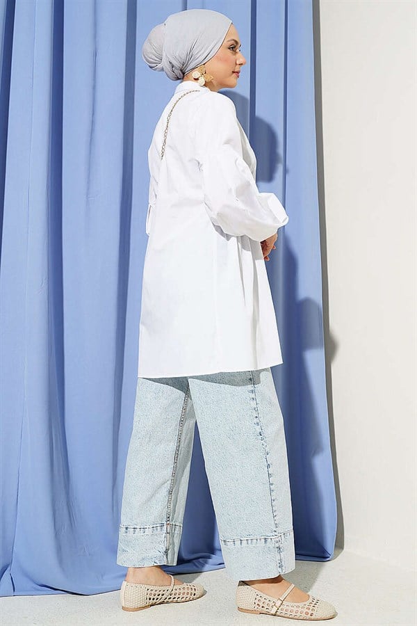 White Shirt with Gathered Waist and Pleated Sleeves