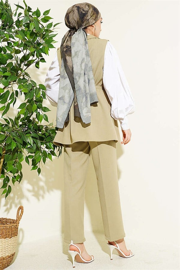 Two Sets with Waist Gathered Vest in Light Green