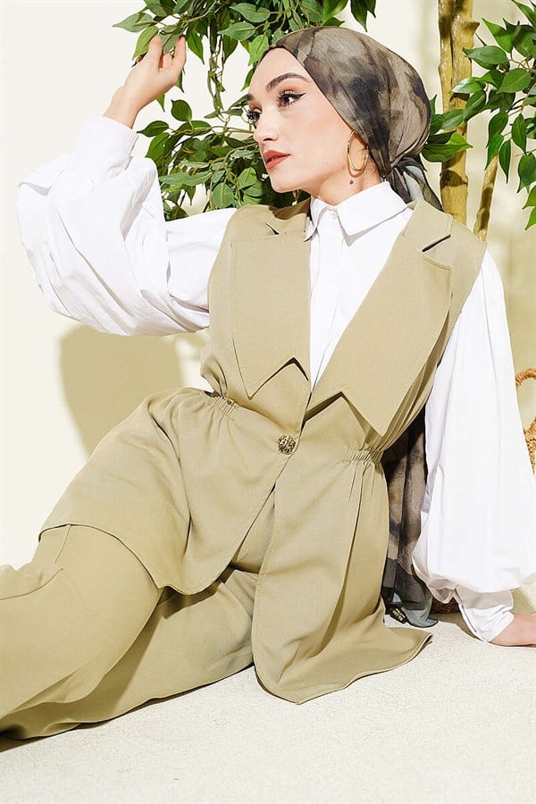 Two Sets with Waist Gathered Vest in Light Green