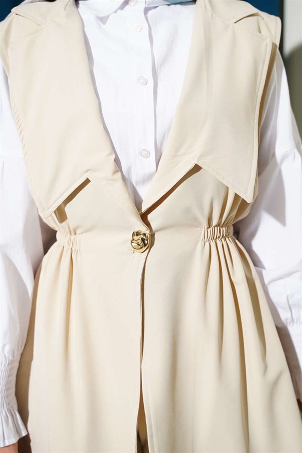 Two Teams with Waist-Gathered Vests