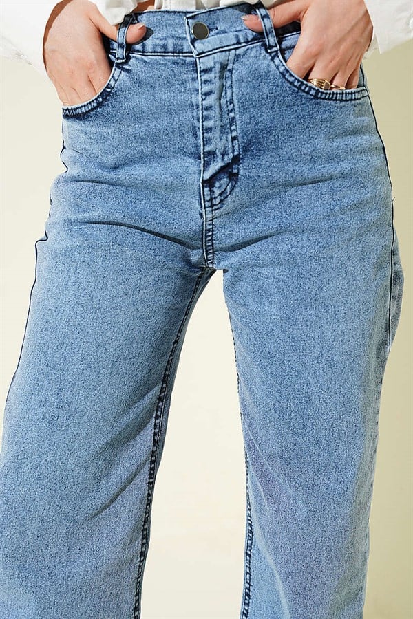 Wide Leg Jeans with Buttoned Waistband, Light Blue