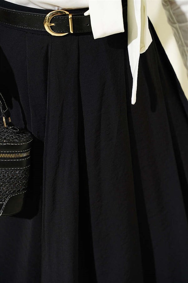 Black Pleated Flared Skirt with Waist Zipper