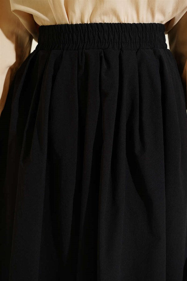 Black Poplin Skirt with Elastic Waist and Pockets