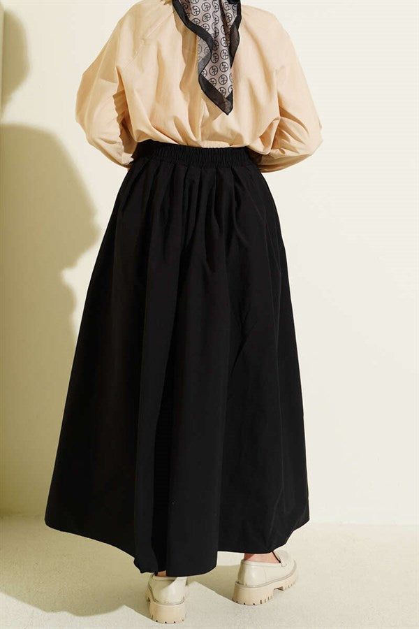 Black Poplin Skirt with Elastic Waist and Pockets