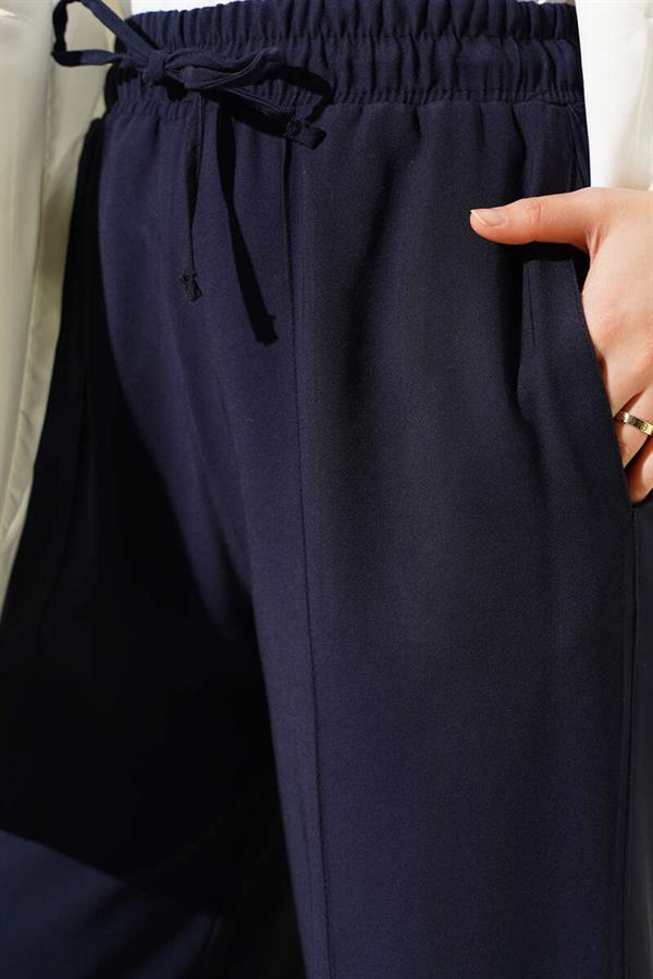 Wide-leg trousers with elasticated waistband, navy blue.