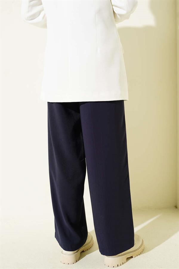 Wide-leg trousers with elasticated waistband, navy blue.