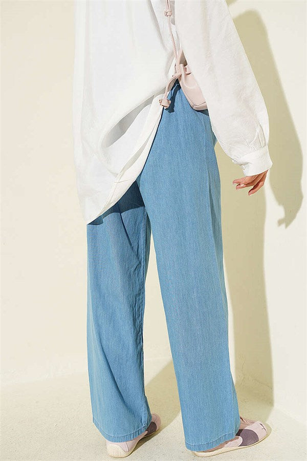 Wide-leg jeans with elastic waistband, denim blue.