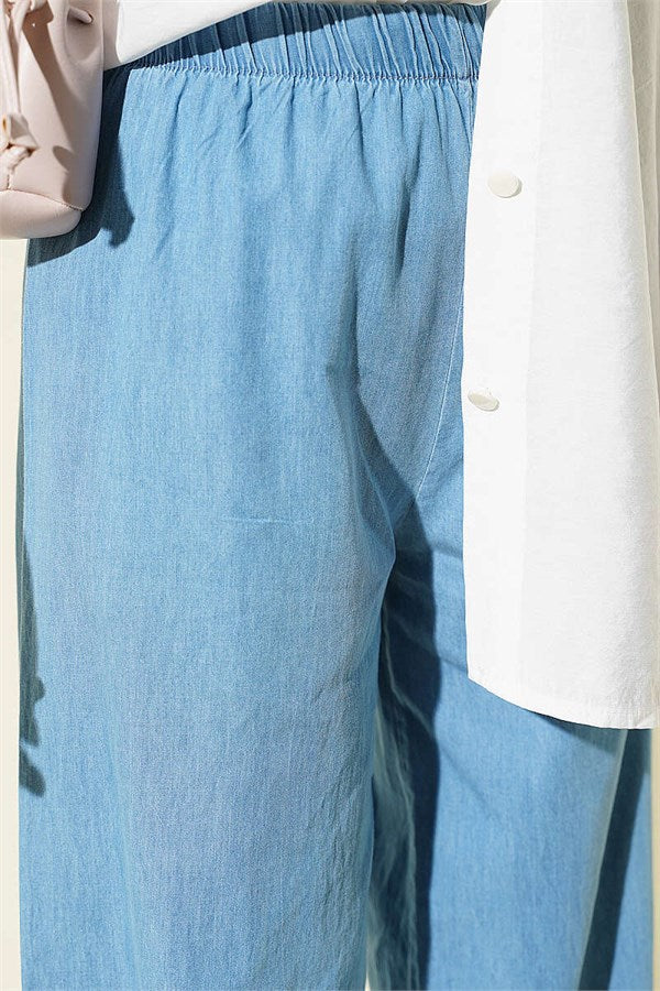 Wide-leg jeans with elastic waistband, denim blue.