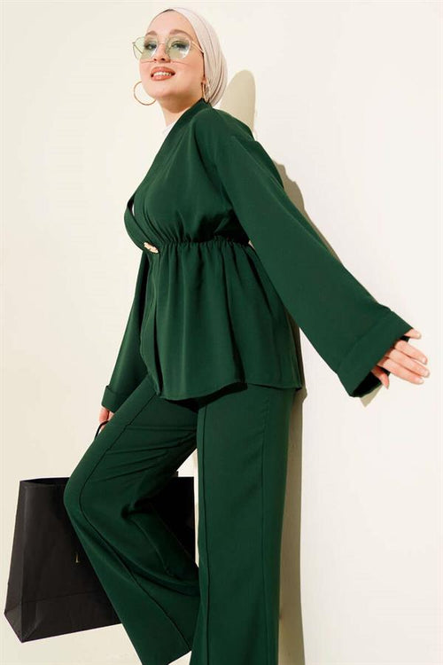 2 Piece Set with elastic waistband and gold accessories, emerald green.
