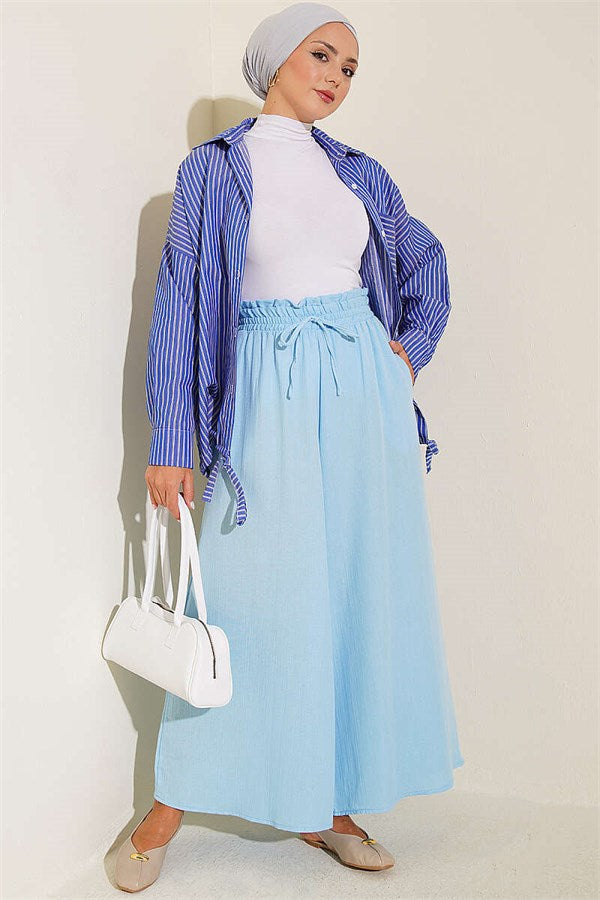 Loose-fitting muslin trousers with elastic waistband, blue.