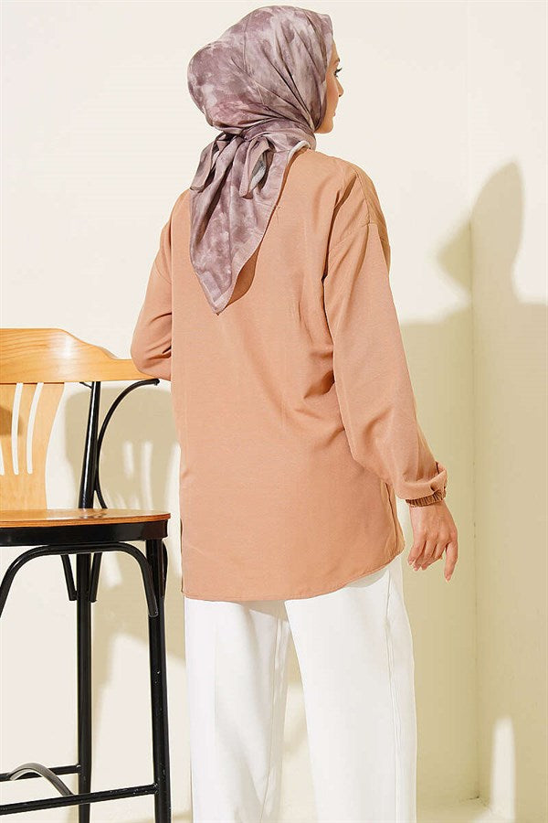 Shirt with Waist Darts and Elastic Cuffs (Latte)