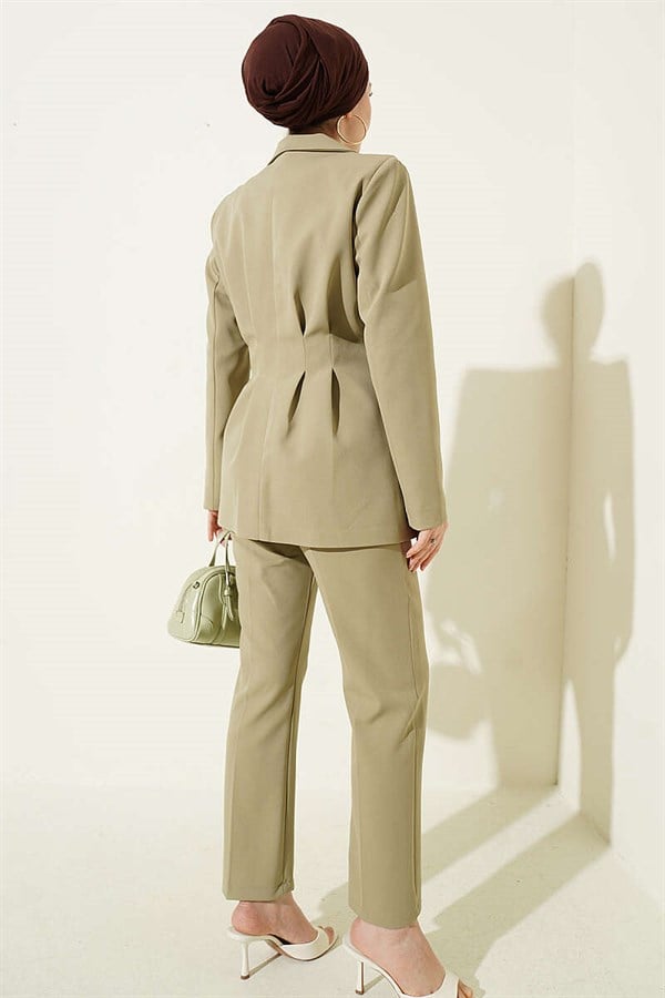 2 Piece Set Suit with button-down jacket and darts, mint green.