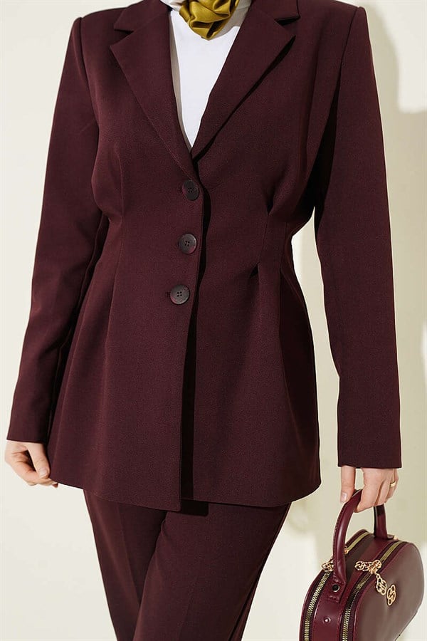 2 Piece Set Suit with buttoned jacket and darts, plum color.