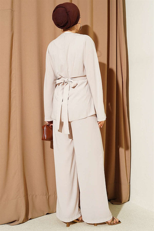 Belted Set with Self-Belting Stones