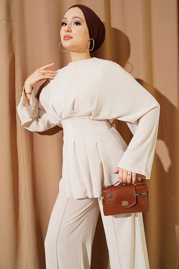 Belted Set with Self-Belting Stones
