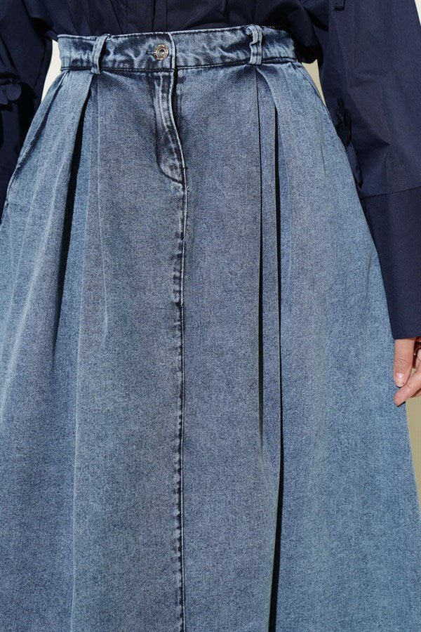 Light Blue Denim Skirt with Pleated Waist and Pockets