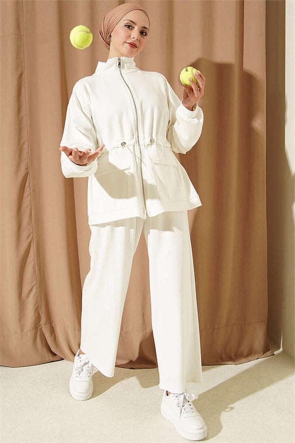 2 Piece Set with waist tunnel and pocket flap, ecru.