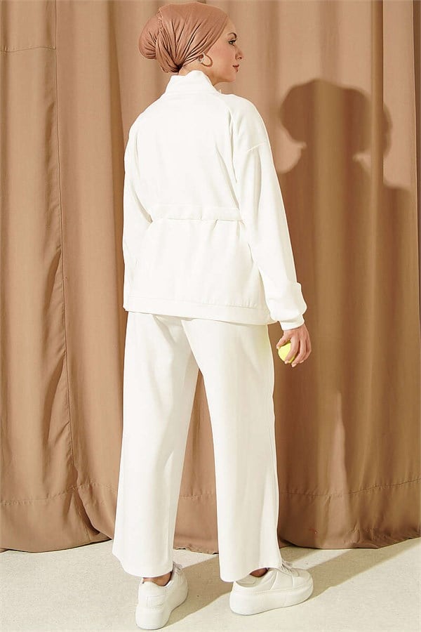 2 Piece Set with waist tunnel and pocket flap, ecru.