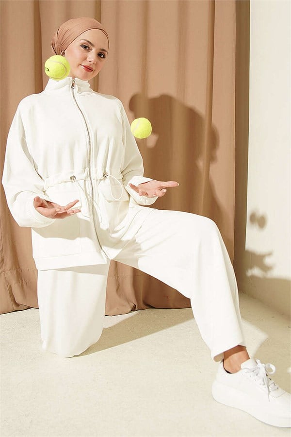 2 Piece Set with waist tunnel and pocket flap, ecru.