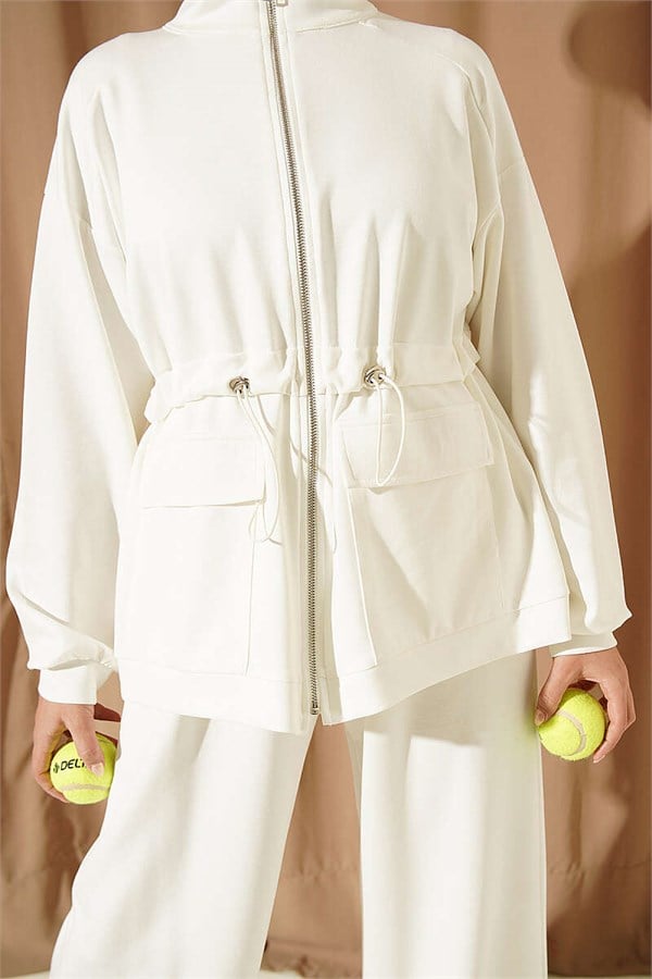 2 Piece Set with waist tunnel and pocket flap, ecru.