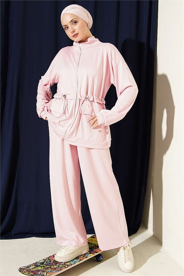 2 Piece Set with waist tunnel and pocket flaps, pink.