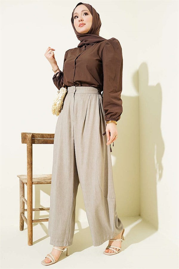 Button-waist pleated harem pants, beige.