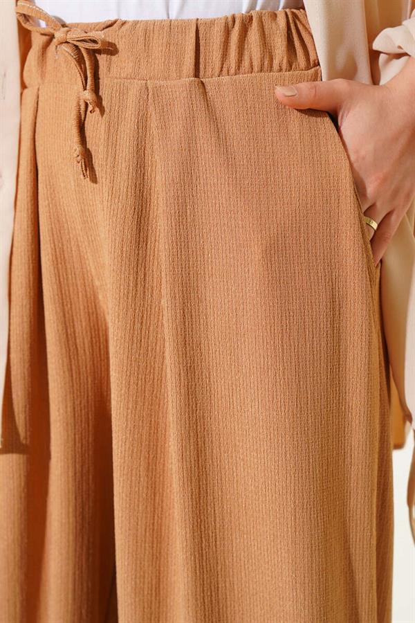 Baggy Trousers with Tied Waist Rope in Camel