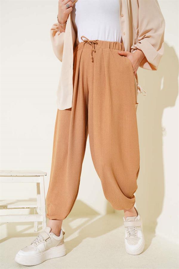 Baggy Trousers with Tied Waist Rope in Camel
