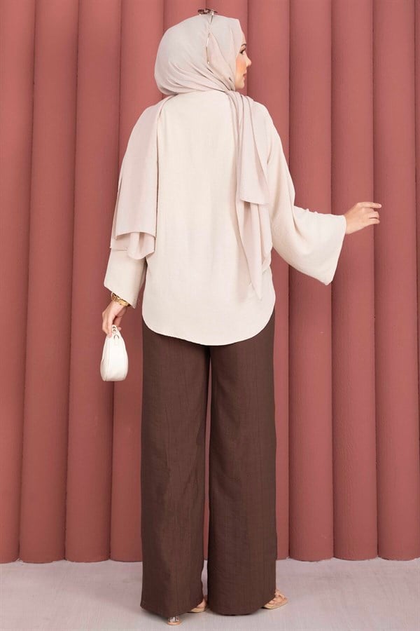 Wide-leg trousers with elastic waistband, brown.