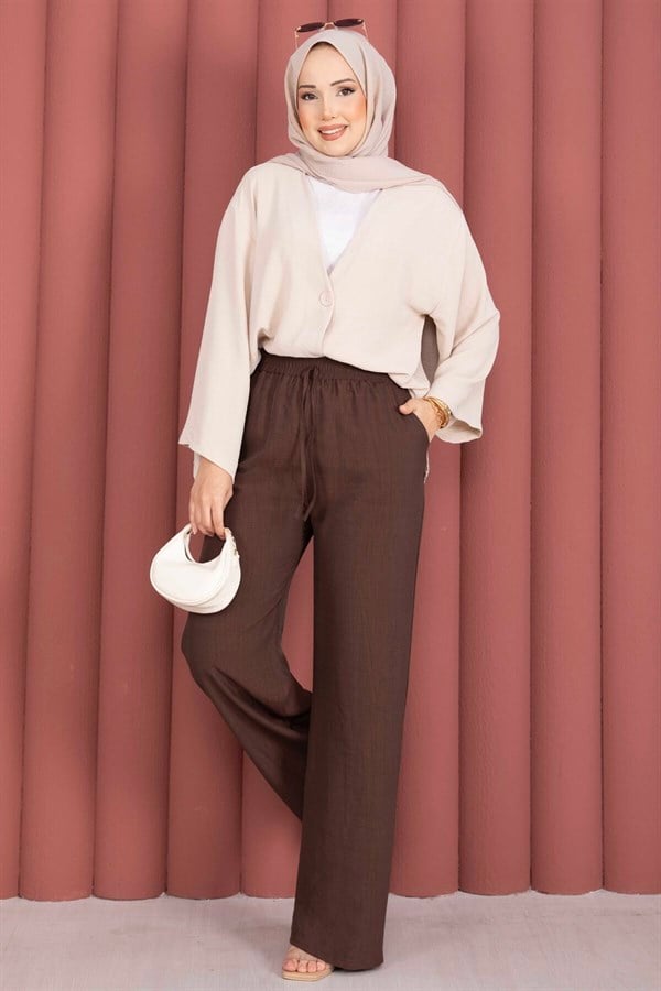 Wide-leg trousers with elastic waistband, brown.