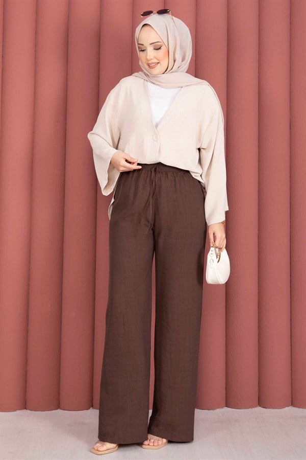 Wide-leg trousers with elastic waistband, brown.