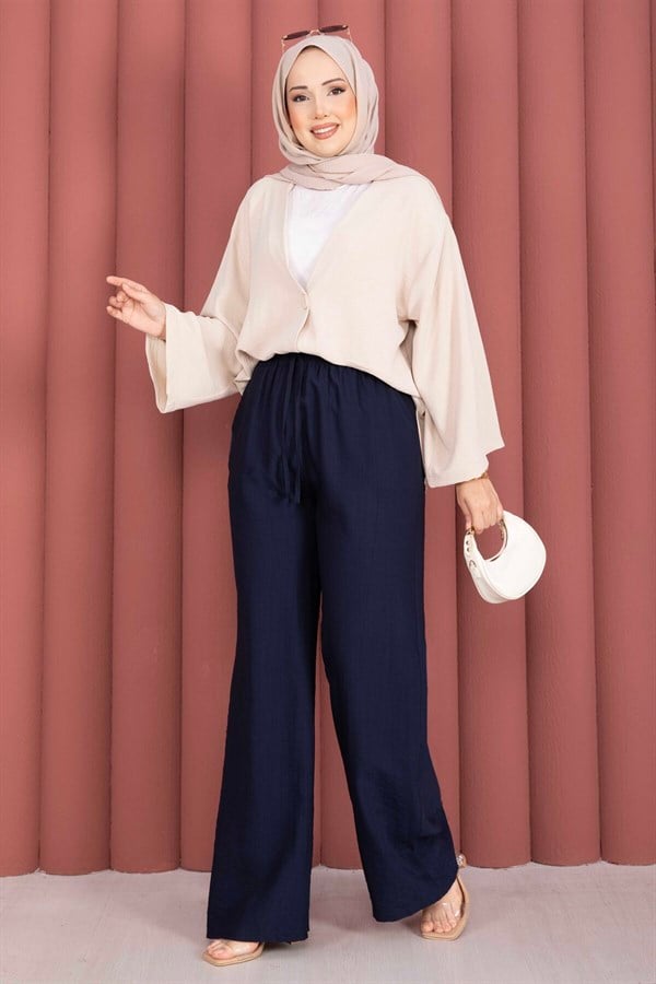 Wide-leg trousers with elasticated waist, navy blue.