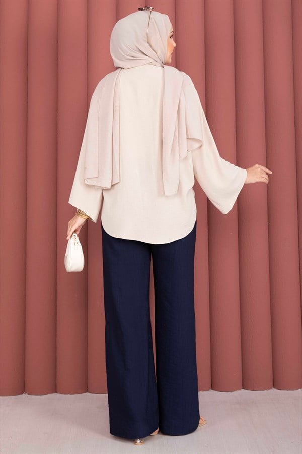 Wide-leg trousers with elasticated waist, navy blue.