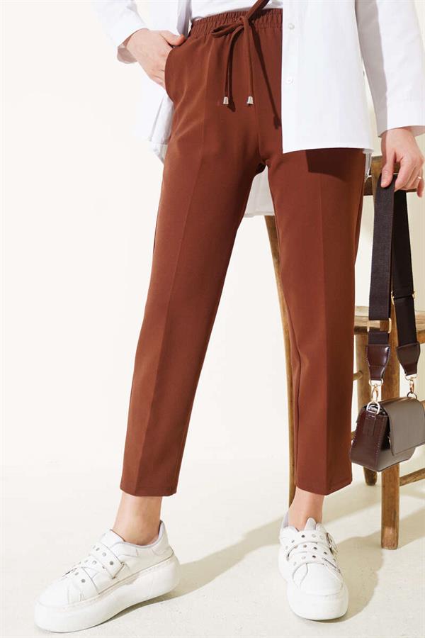 Elastic Waist Skinny Leg Trousers Brown