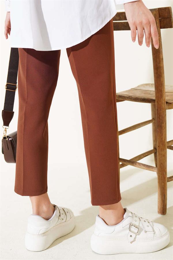 Elastic Waist Skinny Leg Trousers Brown