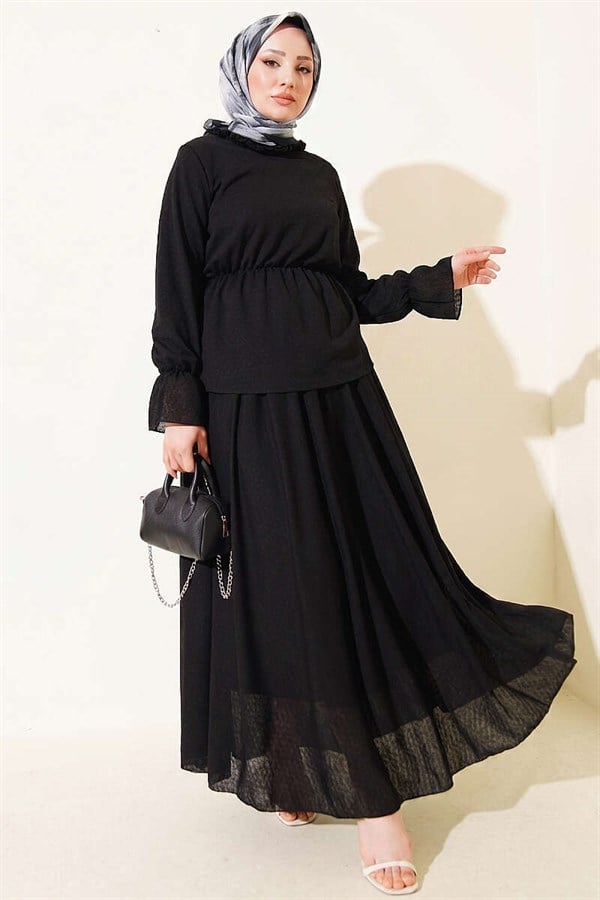 2 Piece Set with patterned skirt and elasticated waist, black.