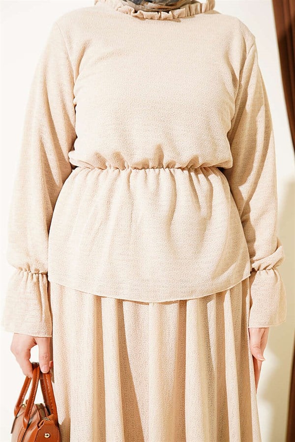 2 Piece Set with patterned skirt and elasticated waist, beige.