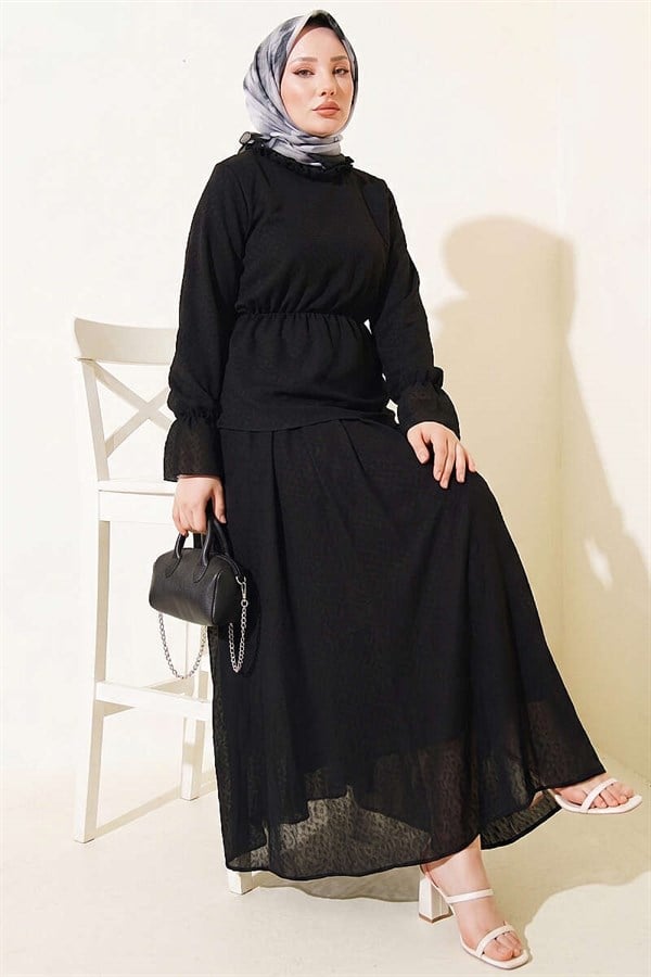 2 Piece Set with patterned skirt and elasticated waist, black.